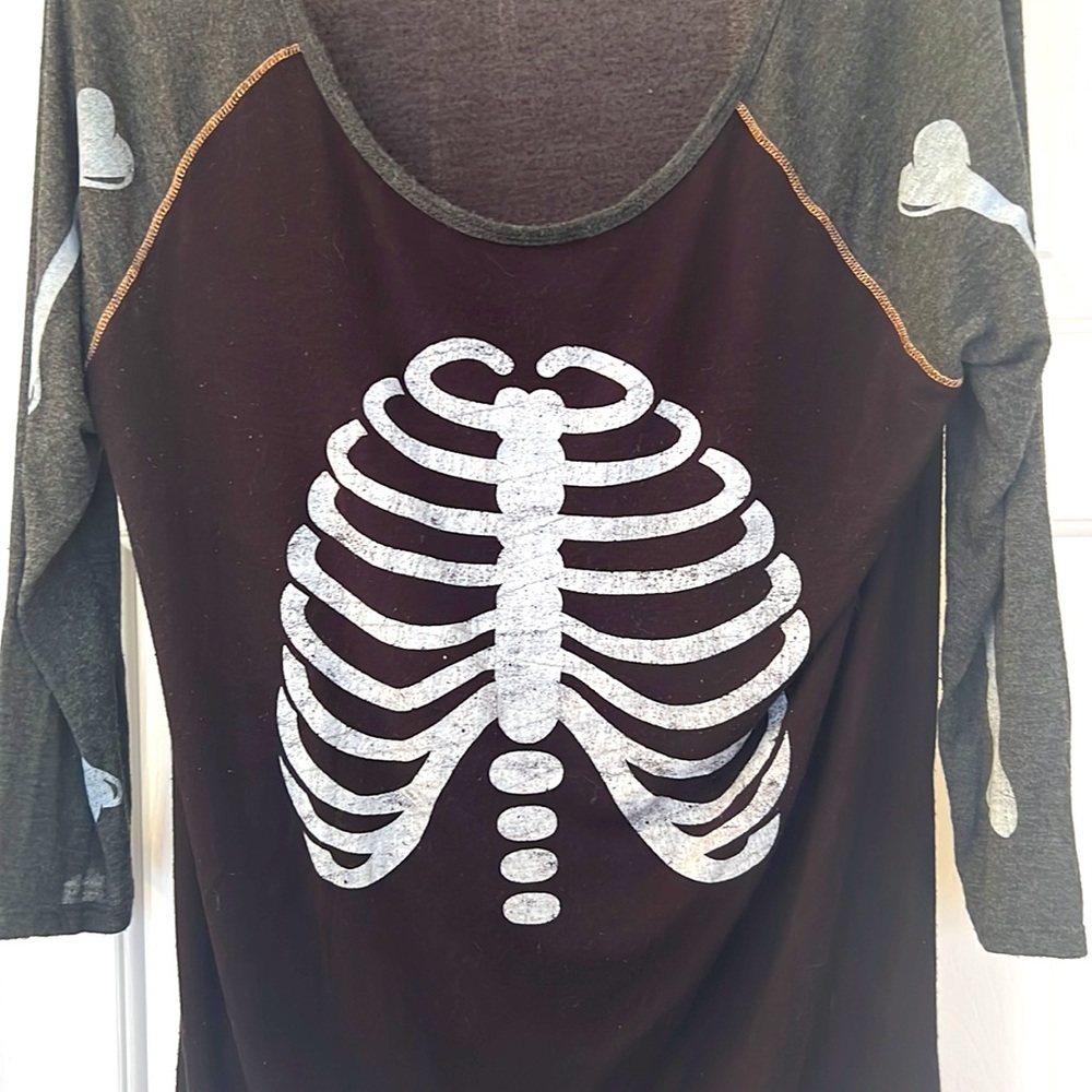 Zoe + Liv Black &White Burnt Out Tee 3/4 length sleeves Size XL